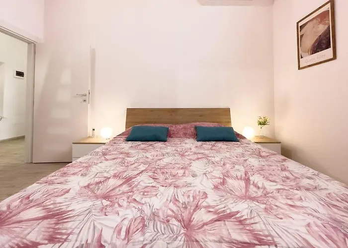 With Terrace In The Heart Of Pigneto Daire